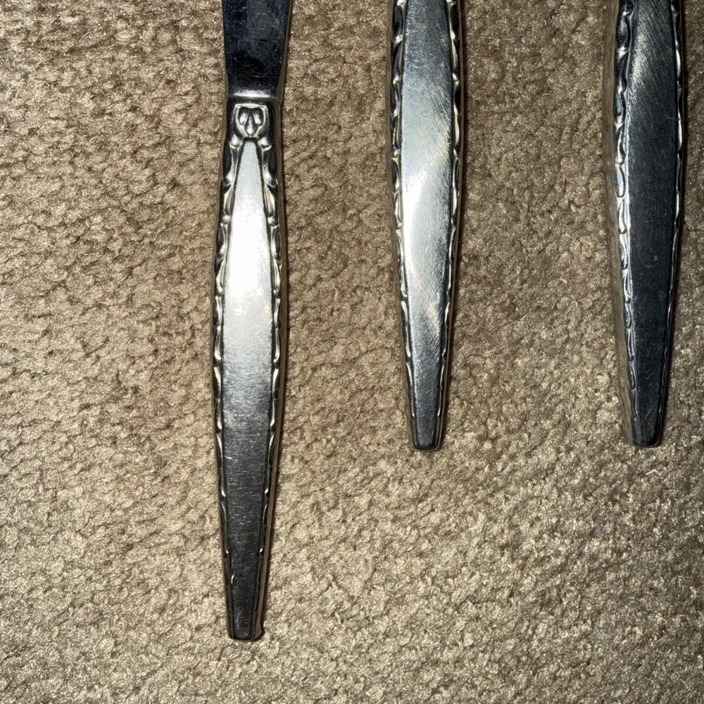 Vintage Venetia dinner Knives Oneida 3 stainless